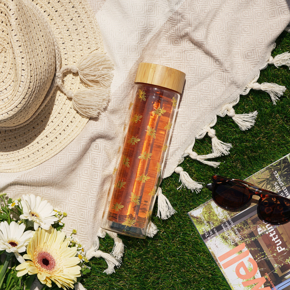 DOUBLE-WALLED INSULATED GLASS KEEPS CONTENTS HOT OR COLD LONGER - The slim, sleek design of the Blair travel infuser mug houses an inner glass chamber with double wall vacuum insulation. This keeps your tea hot while the exterior wall stays cool.