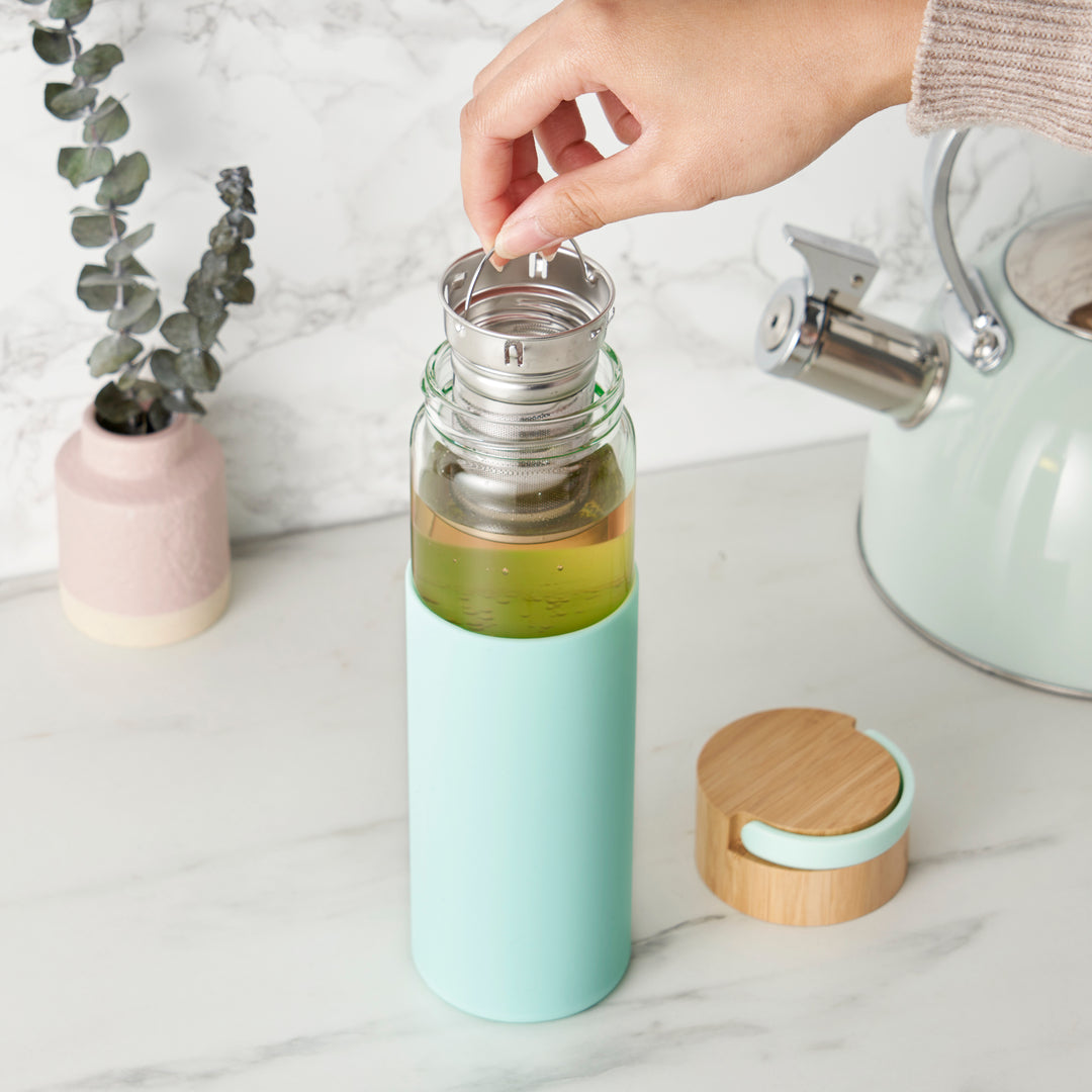 HIGH-QUALITY BOROSILICATE GLASS CONSTRUCTION - The tinted glass shows off your tea and matches the silicone grip, making this a stylish tea accessory. A bamboo lid and stainless steel detachable infuser complete this useful bottle.
