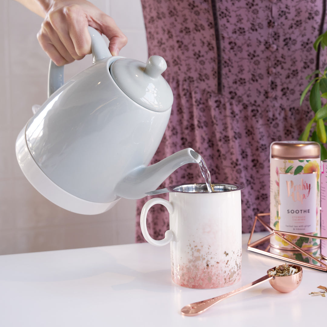 STYLISH & CHIC - The Noelle Ceramic Electric Tea Kettle features a glossy grey ceramic glazing and a trendy rose gold metallic base. With a fully ceramic structure, your water is never contaminated by plastics and other scented materials.