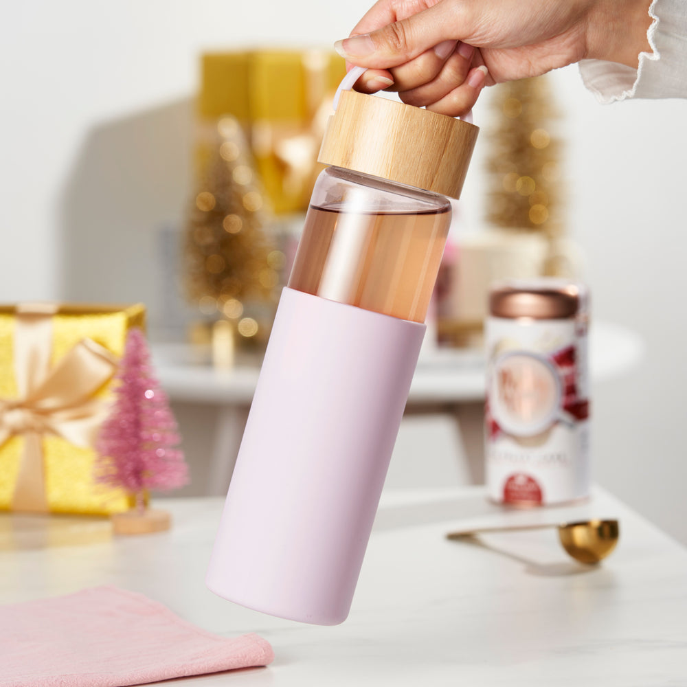 SINGLE-WALLED INSULATED GLASS WITH SILICONE SLEEVE - The slim, sleek design of the Dana travel infuser mug keeps your tea hot while the exterior silicone sleeve stays cool.