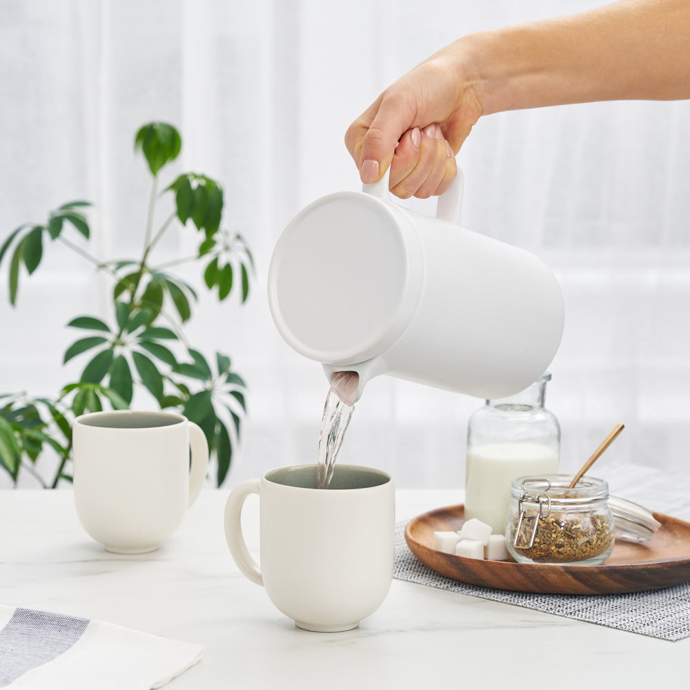STUNNING STONEWARE TEAPOT - Function meets style in this loose leaf tea brewer. With a modern design, stoneware pot, stylish matte finish, lid with a lip, and gold infuser basket, this teapot adds some flair to your morning tea routine.
