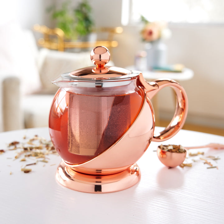 STAINLESS STEEL TEA STRAINER INSERT - Crafted from sturdy borosilicate glass, this teapot includes a lid to keep your beverage piping hot and a removable perforated stainless steel infuser insert. Strain your tea and clean up easily.
