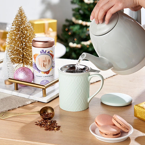 CONTROLLED POURING FOR EASY HOSTING - With a long gooseneck-style spout, this cord-free kettle makes pouring hot water safely--the perfect electric water boiler for hosting. Use the hot water boiler for tea, coffee, pasta, instant soups and more.