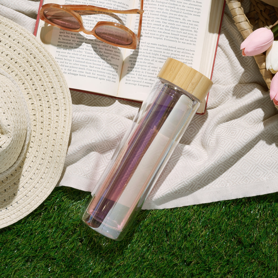 DOUBLE-WALLED INSULATED GLASS KEEPS CONTENTS HOT OR COLD LONGER - The slim, sleek design of the Blair travel infuser mug houses an inner glass chamber with double wall vacuum insulation. This keeps your tea hot while the exterior wall stays cool.