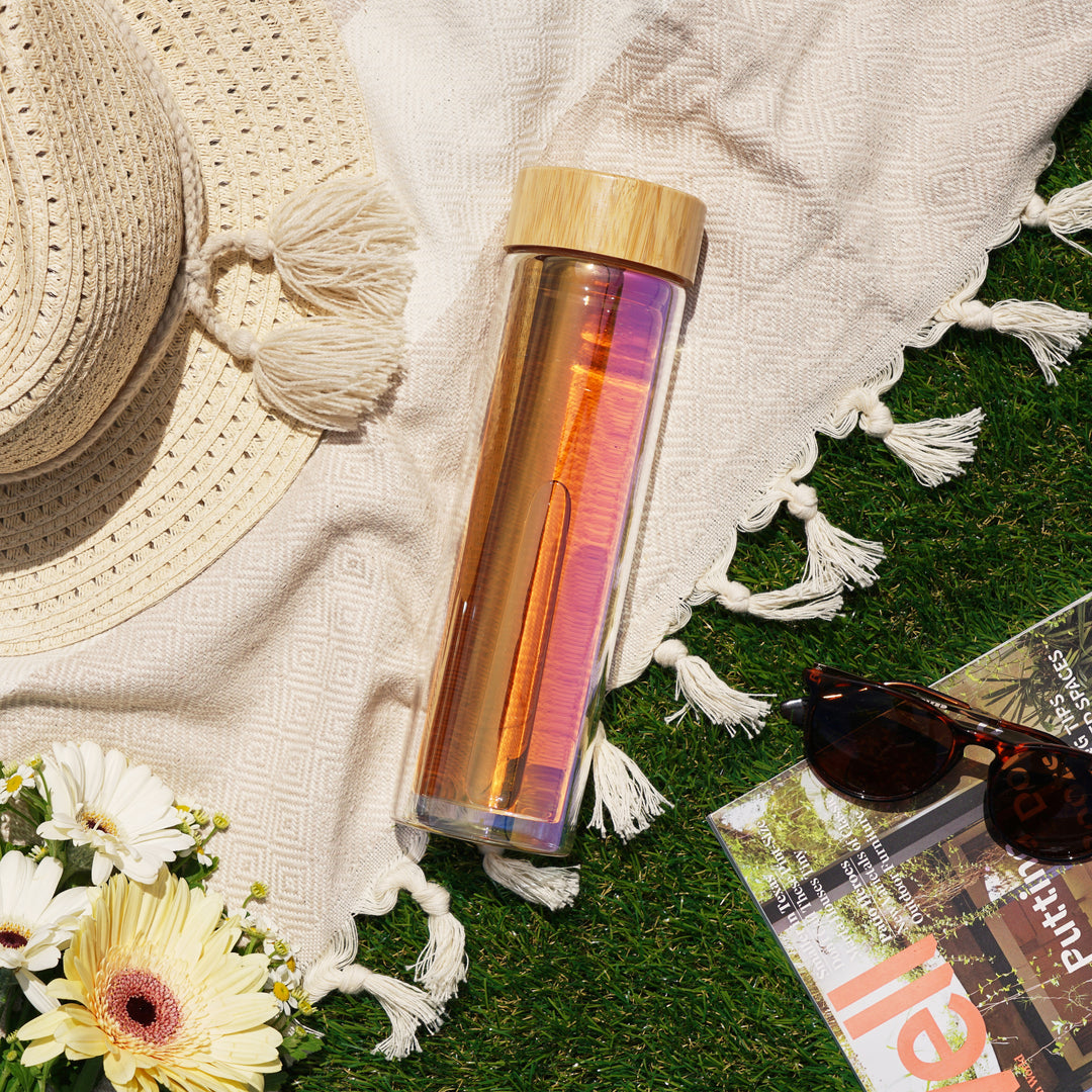 HIGH-QUALITY BOROSILICATE GLASS CONSTRUCTION - The double-walled glass shows off your loose leaf tea in all of its colorful glory, making this a stylish tea accessory. A bamboo lid and stainless steel detachable infuser complete this useful mug.