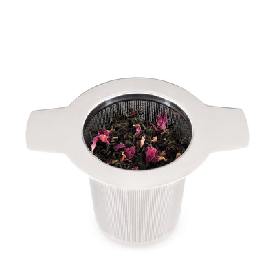 EASY TEA STRAINER FOR LOOSE LEAF TEA - Designed to sit easily in most standard mugs, this universal stainless steel tea infuser makes steeping a flavorful cup of tea a breeze. Two wings keep it perched on the rim while you brew.